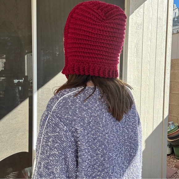 Red crochet Bonnet Hat - Picture 6 of 7